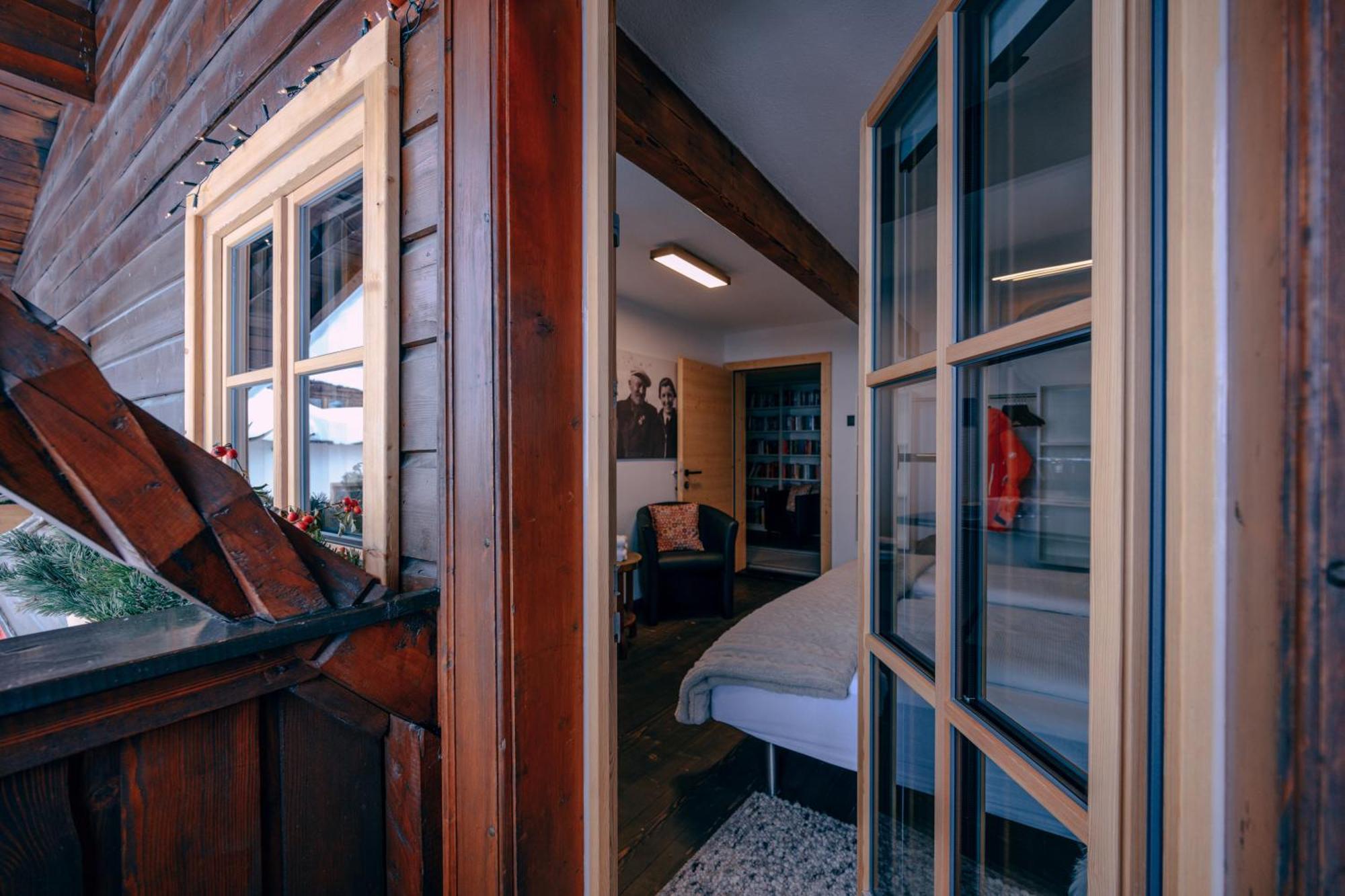 Haus Richard Falch - Inklusive Kostenloser Premium-Sommerkarte St. Anton am Arlberg Eksteriør bilde