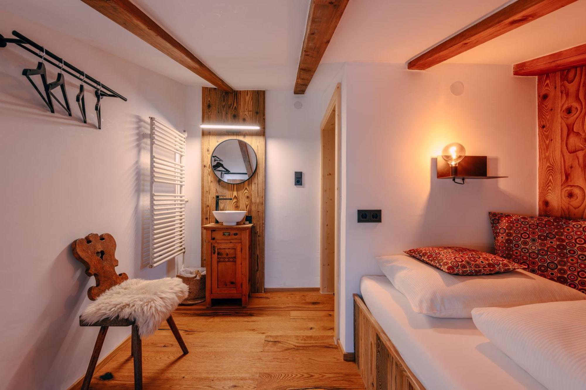 Haus Richard Falch - Inklusive Kostenloser Premium-Sommerkarte St. Anton am Arlberg Eksteriør bilde